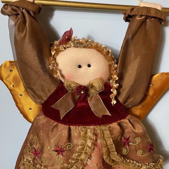 Holiday Angel Wall Hanging - Picture 2 of 6